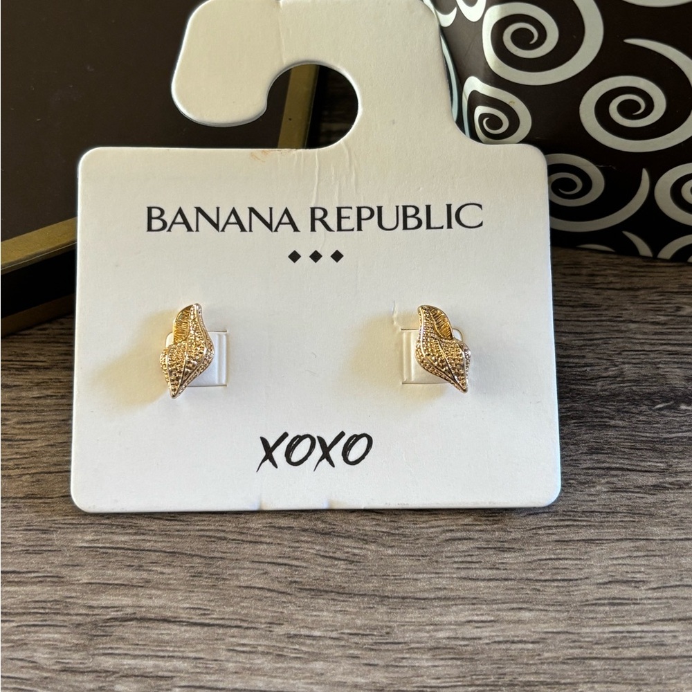 Banana Republic Gold Shell Earrings